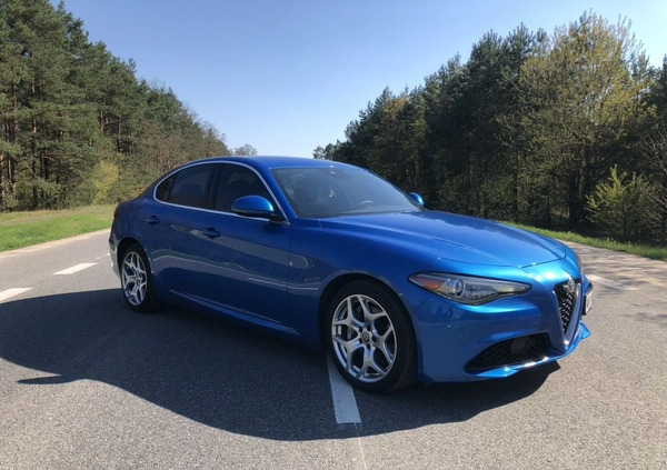 Alfa Romeo Giulia cena 102000 przebieg: 15000, rok produkcji 2020 z Warszawa małe 67